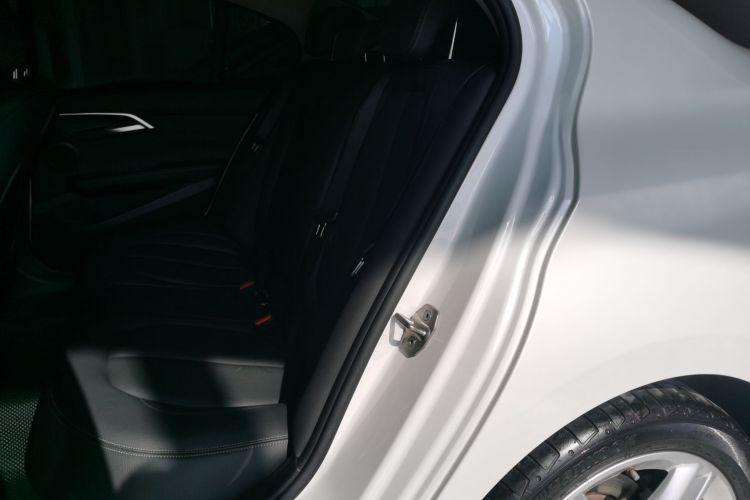 宝马1系 2020款 120i M运动套装中控内饰21