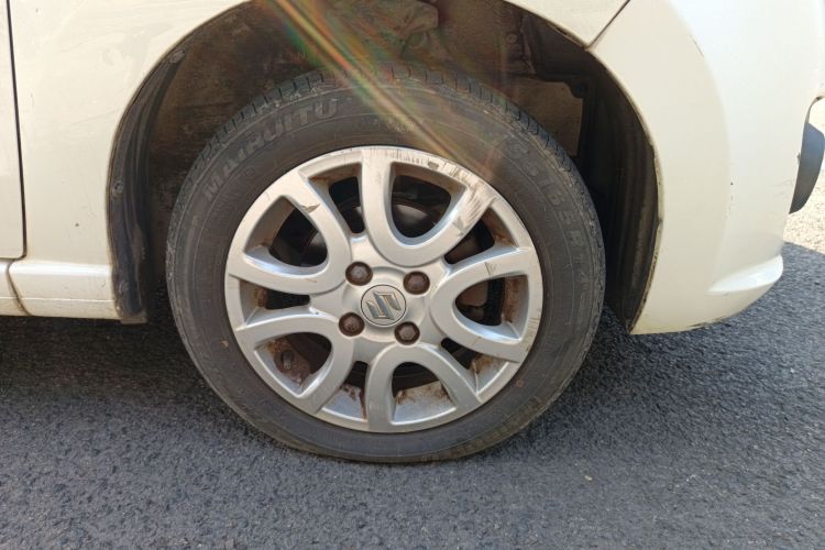 铃木 奥拓 2013款 1.0L 自动豪华型车身外观10