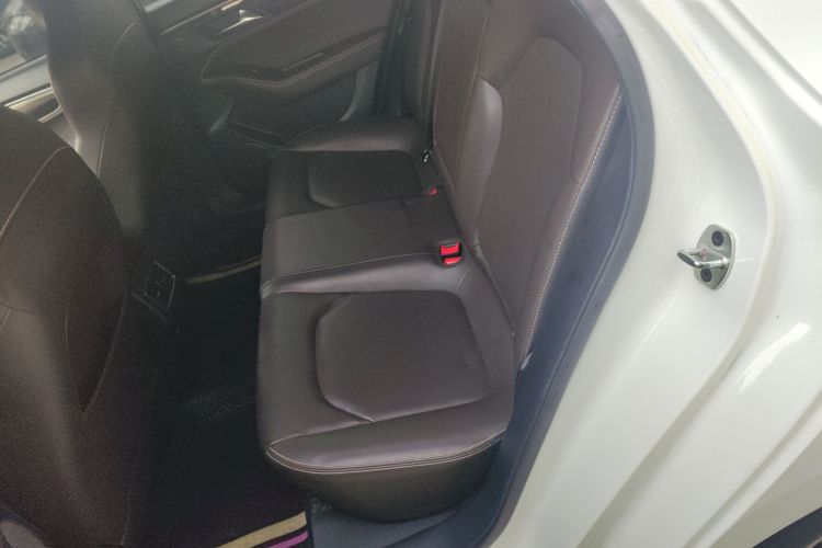 江汽集团 嘉悦A5 2020款 1.5T CVT超越型中控内饰21