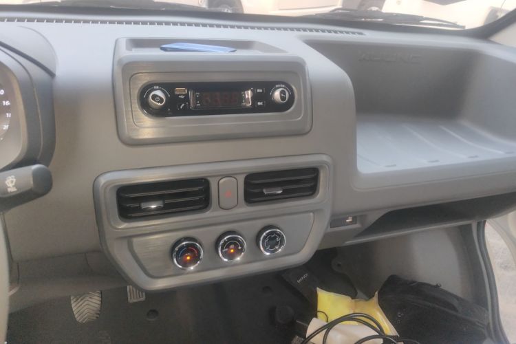 五菱汽车 五菱扬光 2024款 300KM 舒适型客车版 75kW中控内饰16