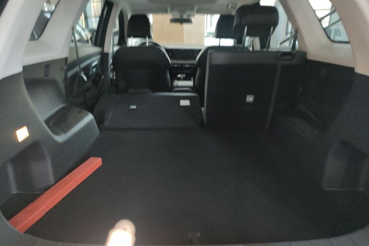 长安欧尚X7 PLUS 2022款 1.5T 蓝鲸版自动尊贵型 7座机舱底盘23