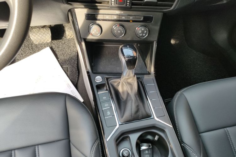 大众 帕萨特 2022款 280TSI 商务版中控内饰18