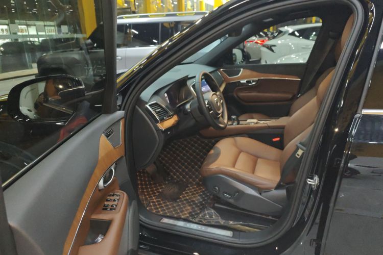 沃尔沃XC90 2024款 B5 智行豪华版 7座中控内饰7003
