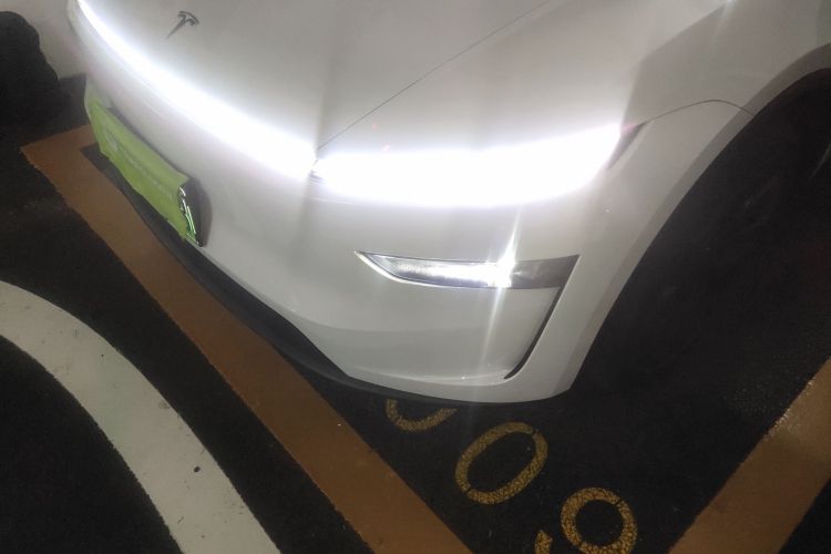 特斯拉 Model Y 2025款 长续航全轮驱动版局部细节36