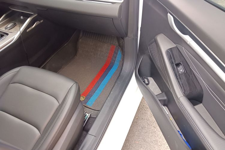 吉利汽车 帝豪 2025款 第4代 1.5L CVT尊贵型局部细节9005