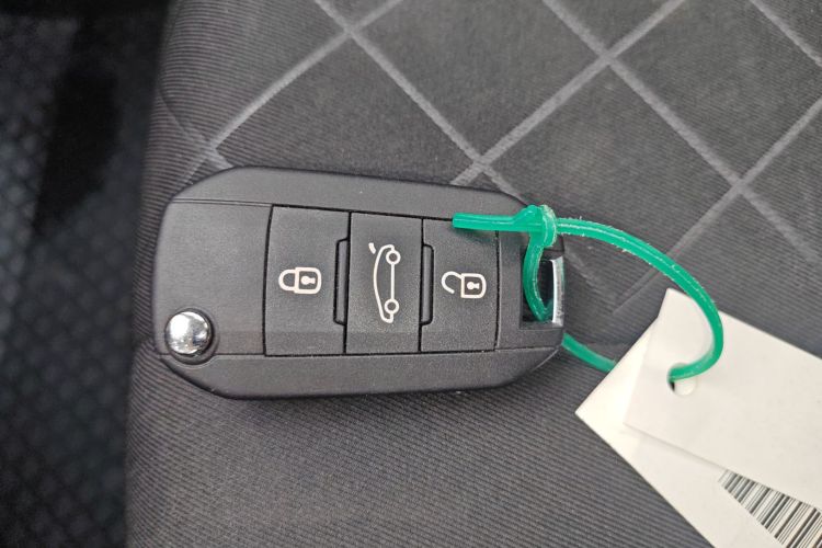 标致308 2016款 1.6L 自动豪华版中控内饰11