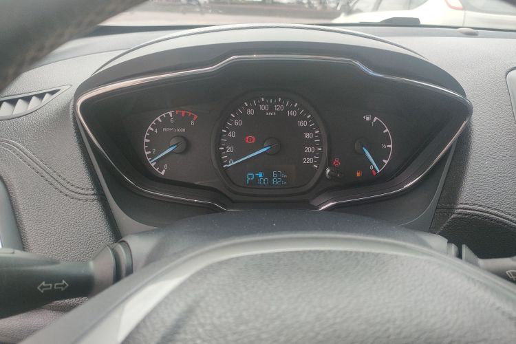 福特 福睿斯 2015款 1.5L 自动时尚型中控内饰14