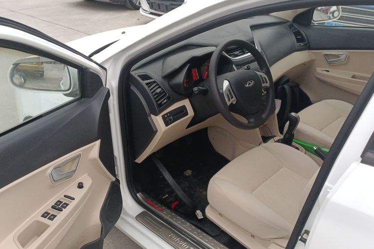 奇瑞 风云2 2015款 1.5L 手动新锐版中控内饰20