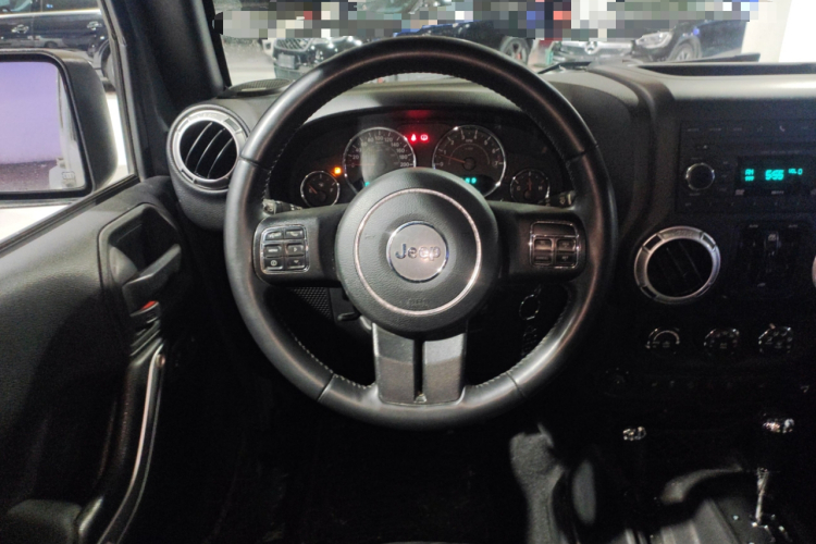 Jeep 牧马人 2015款 3.0L Sahara 四门舒享版局部细节13