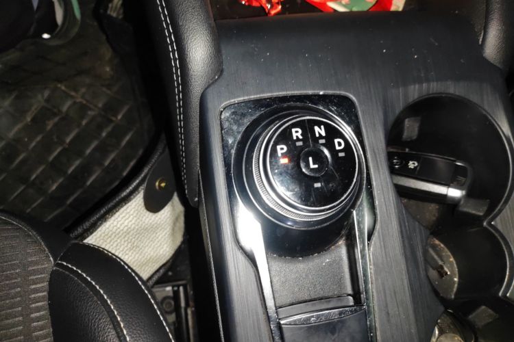 福特 福克斯 2021款 两厢 EcoBoost 180 自动锋潮型中控内饰18