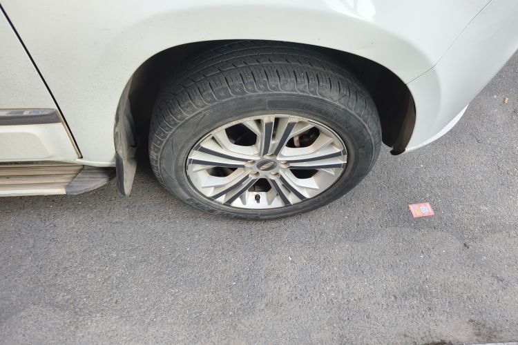 奇瑞 瑞虎3 2018款 经典版 1.6L CVT舒适型车身外观10