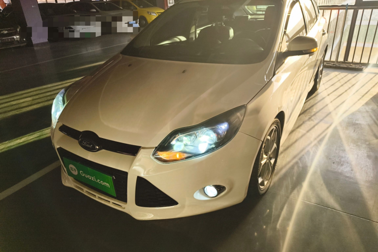 福特 福克斯 2012款 两厢 2.0L 自动豪华运动型车身外观6001