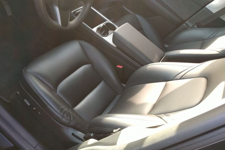 特斯拉 Model Y 2021款 标准续航后驱版局部细节19