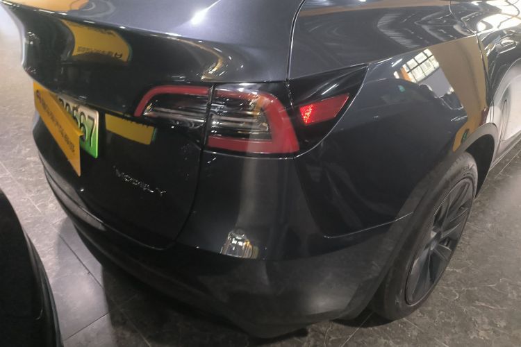特斯拉 Model Y 2024款 后轮驱动版车身外观9