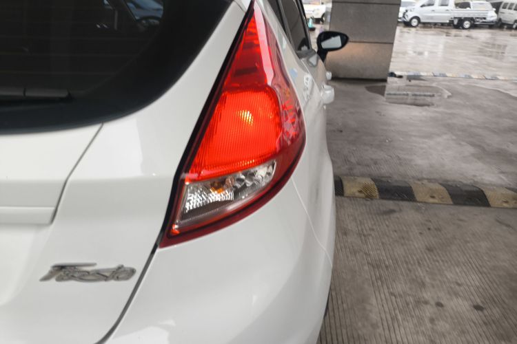 福特 嘉年华 2013款 两厢 1.5L 自动时尚型车身外观6006