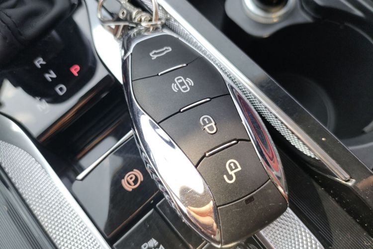 红旗H5 2024款 2.0T 自动智联旗畅版中控内饰7001