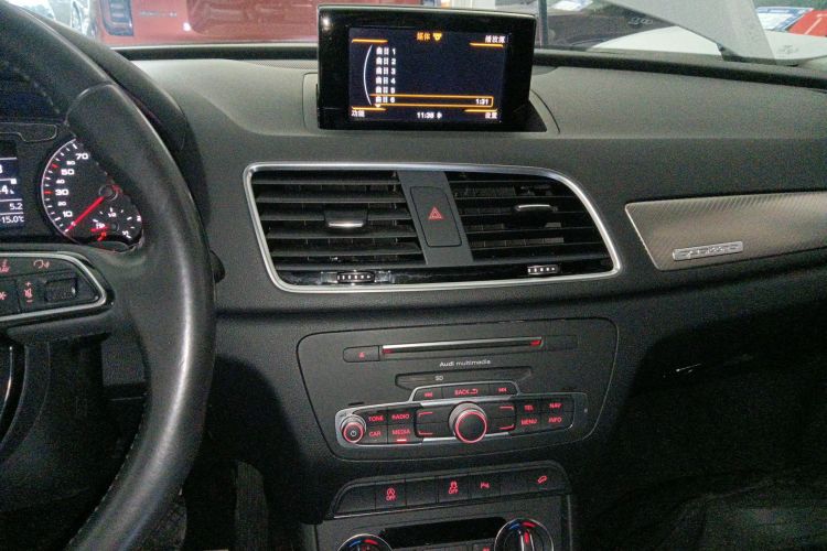 奥迪Q3 2016款 40 TFSI quattro 全时四驱运动型中控内饰16