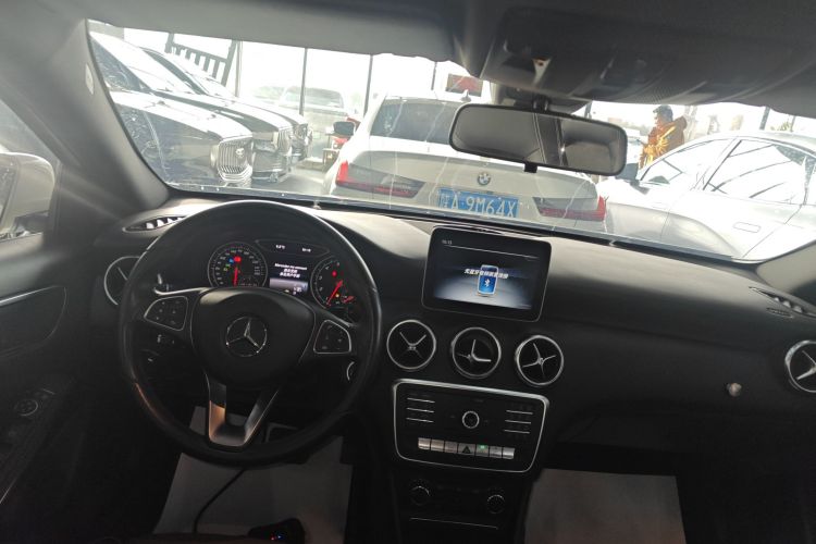 奔驰A级(进口) 2018款 A 200 动感型中控内饰18