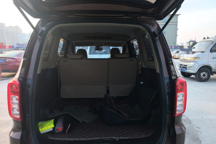 五菱汽车 五菱宏光 2019款 1.5L S舒适型国VI LAR机舱底盘23