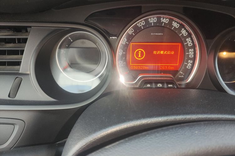 雪铁龙C5 2014款 2.0L 自动尊享型中控内饰15