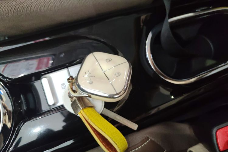 五菱汽车 五菱缤果 2023款 333km 灵犀互联+款中控内饰7001