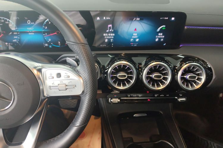 奔驰A级 2021款 A 200 L 运动轿车时尚型局部细节16