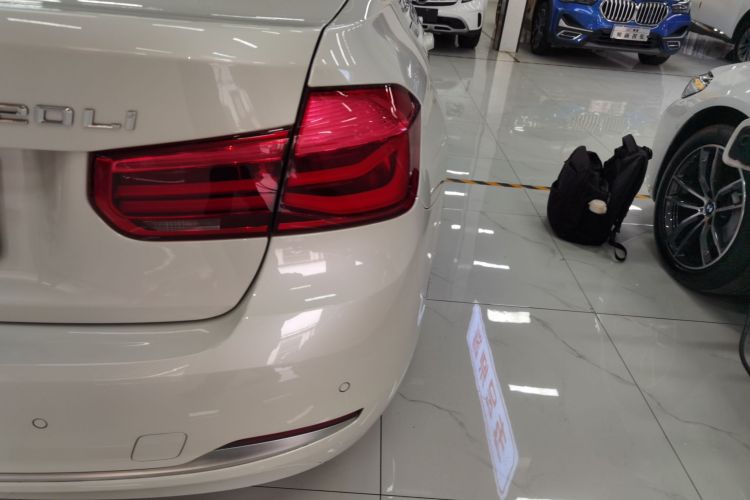 宝马3系 2019款 320Li 时尚型车身外观9