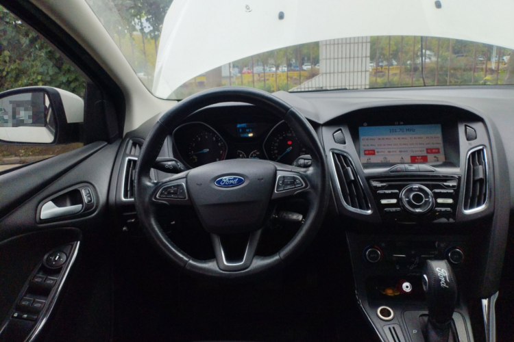 福特 福克斯 2015款 三厢 1.6L 自动风尚型局部细节13