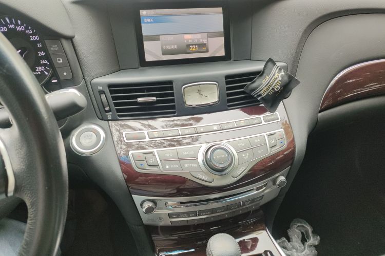 英菲尼迪Q70 2013款 Q70L 2.5L 舒适版中控内饰16