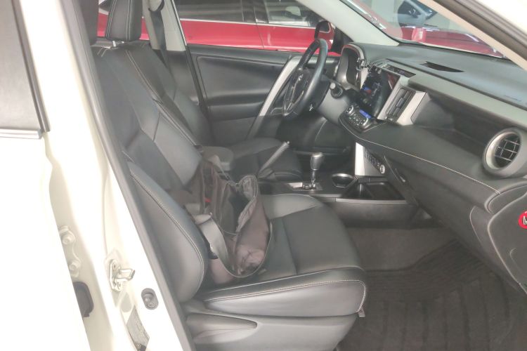 丰田 RAV4荣放 2018款 2.5L 自动四驱精英i版局部细节41