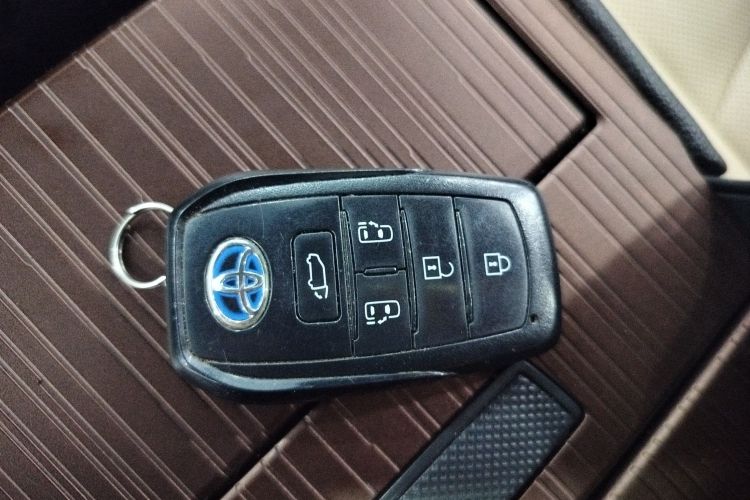 丰田 赛那SIENNA 2021款 2.5L混动 豪华版中控内饰7001