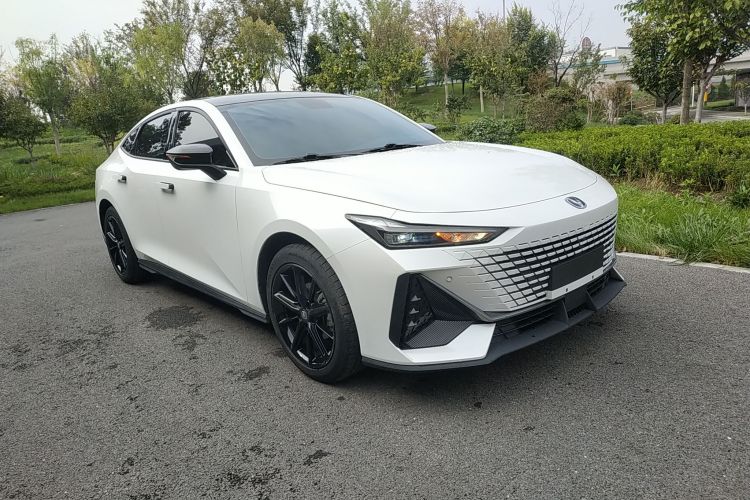 长安UNI-V 2022款 1.5T 尊贵型车身外观6002