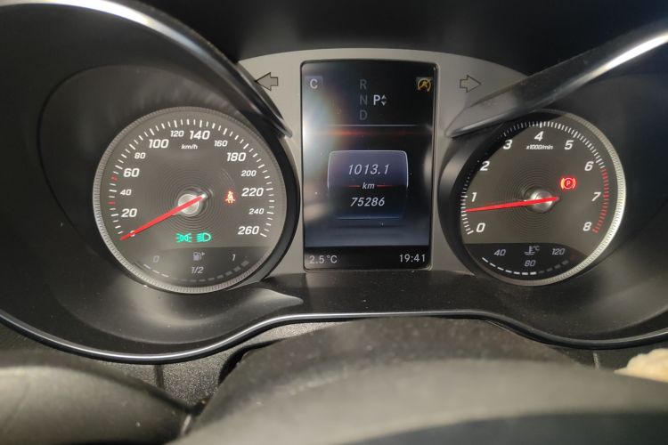 奔驰C级 2018款 C 200 L 运动版中控内饰15