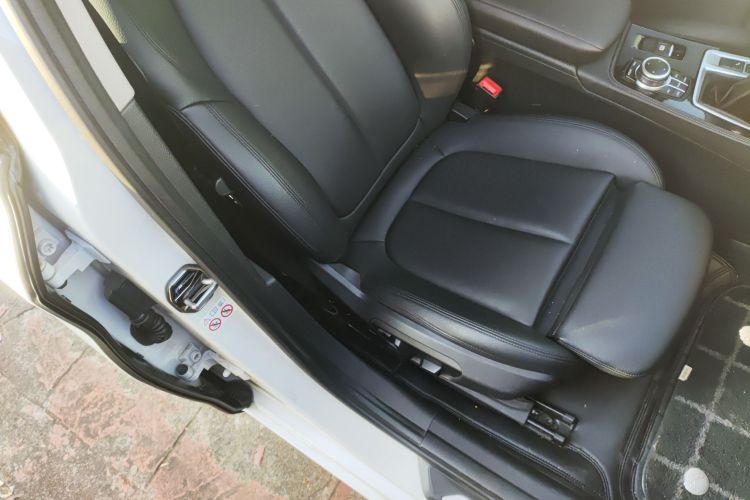 宝马1系 2018款 改款 120i 设计套装型局部细节41