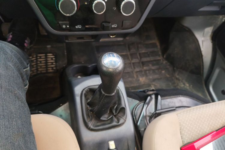 金杯 小海狮X30 2021款 1.5L 标准型无空调版客车国VI SWC15M局部细节18