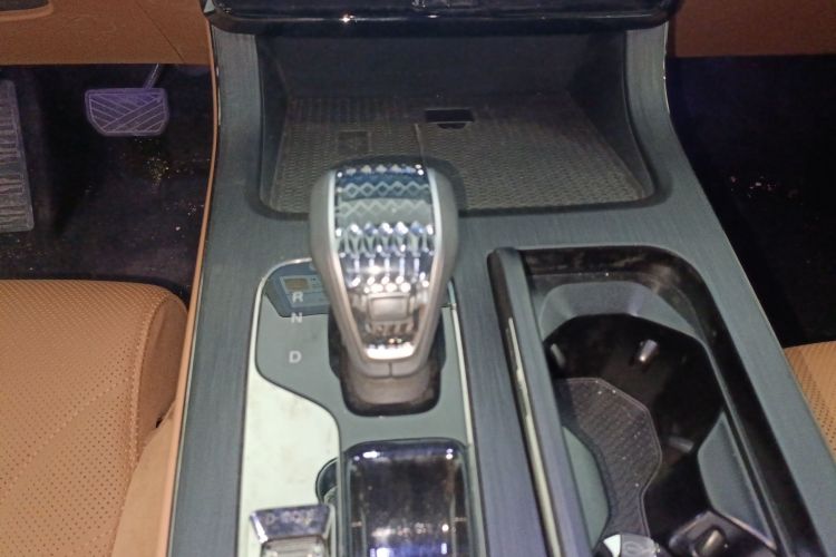 广汽传祺 传祺ES9 2024款 PHEV 143km 旅行者 Max局部细节18