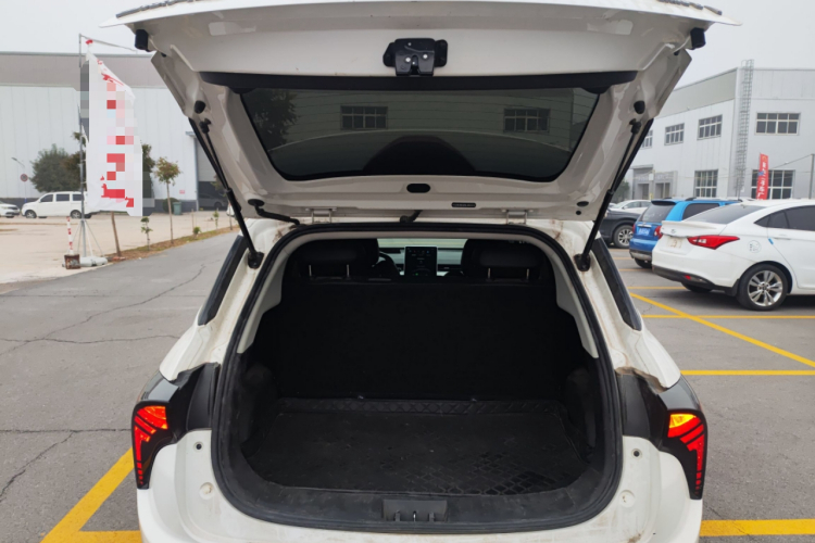 哪吒汽车 哪吒V 2021款 标准续航娱乐版升级型机舱底盘23