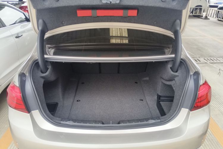 宝马3系 2017款 320Li 时尚型机舱底盘23