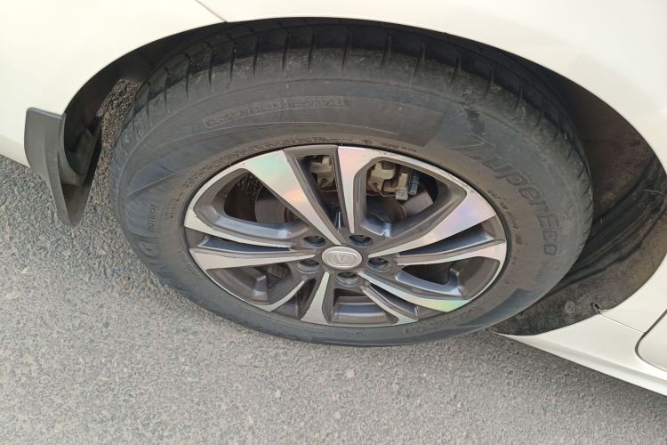 长安 逸动 2022款 PLUS 蓝鲸NE 1.4T GDI DCT尊贵版车身外观6003