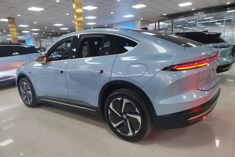 蔚来EC6 2023款 75kWh车身外观4