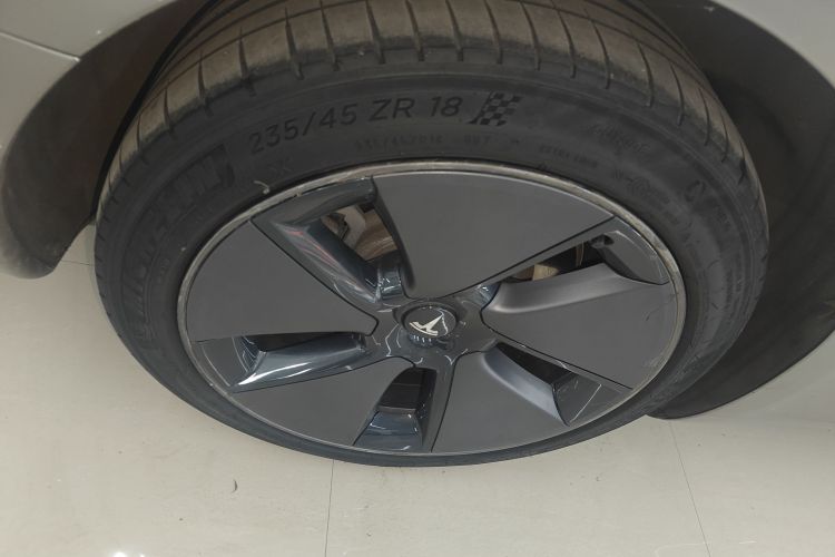 特斯拉 Model 3 2022款 后轮驱动版车身外观6004