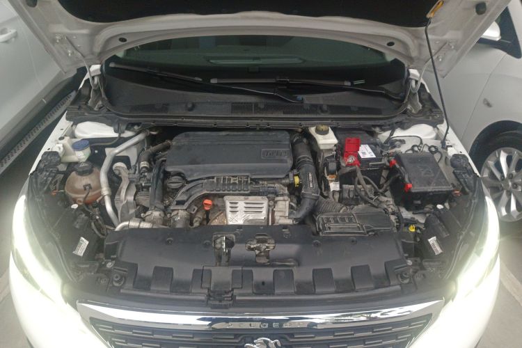 标致308 2019款 230THP 自动豪华版 国V机舱底盘24