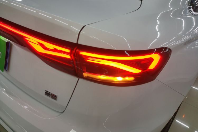 吉利汽车 帝豪 2025款 第4代 1.5L CVT旗舰型车身外观9