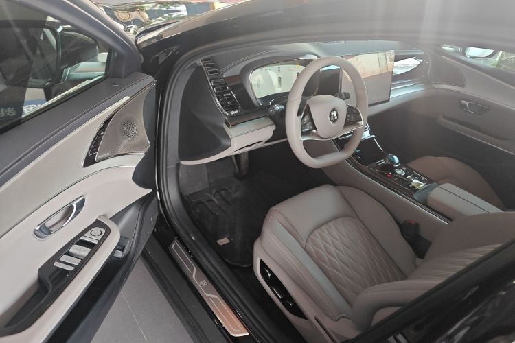 比亚迪 汉 2025款 DM-i 智驾版 125KM尊荣型中控内饰20