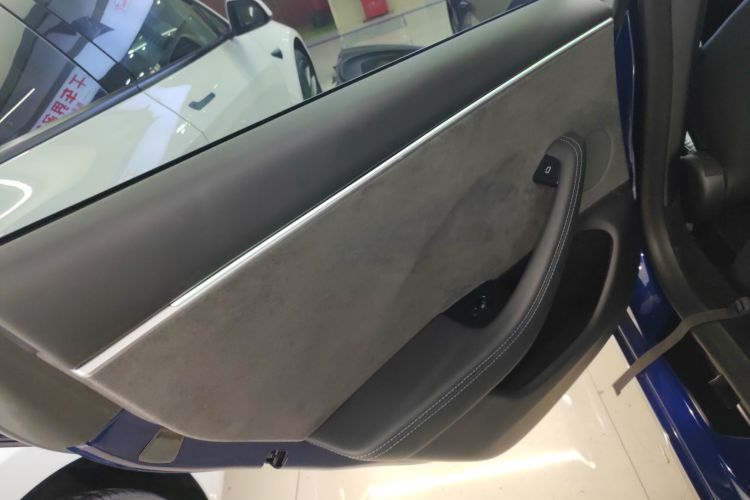 特斯拉 Model 3 2023款 长续航全轮驱动版中控内饰49