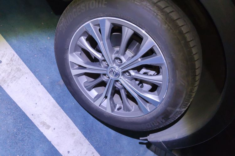 别克 2022款 昂科威Plus 652T 五座豪华型车身外观10