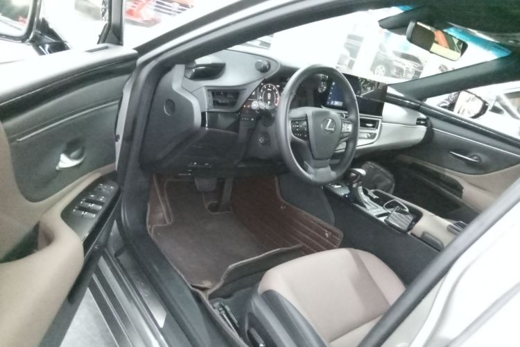 雷克萨斯ES 2023款 200 卓越版中控内饰20