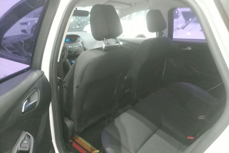 福特 福克斯 2015款 两厢 1.6L 自动舒适型中控内饰7004