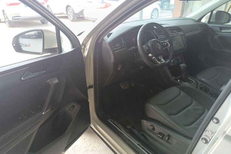 大众 途观L 2021款 330TSI 自动两驱R-Line越享版中控内饰20