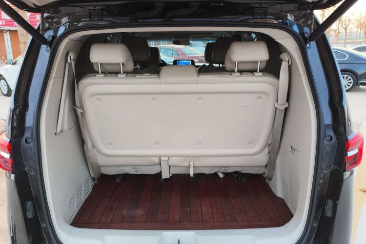 别克GL8 2021款 陆上公务舱 652T 舒适型机舱底盘23